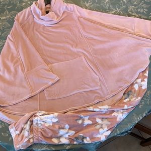 BRAND NEW ~ Donna Karan soft pink velour lounge set. Top S/M and pants size S